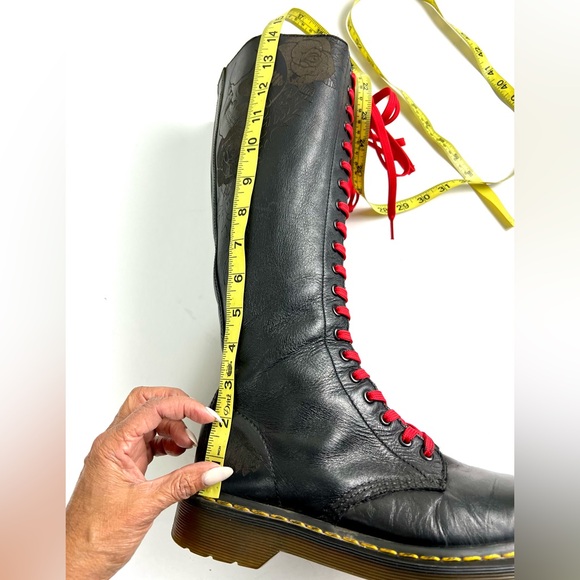 Rare Dr. Martens 11550 Skull Roses 20 Eyelet boots - Picture 13 of 16
